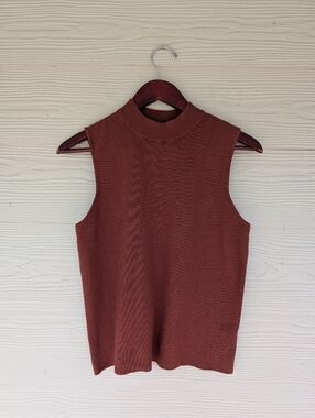 Women's Sleeveless Mock Net Knitted Sweater Tank Size Extra Large Rust Colored